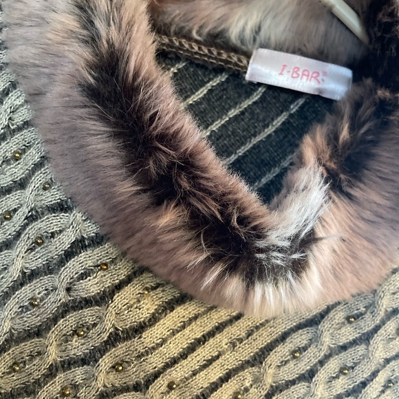 Woolen Kashmiri Poncho - Picture 5 of 12